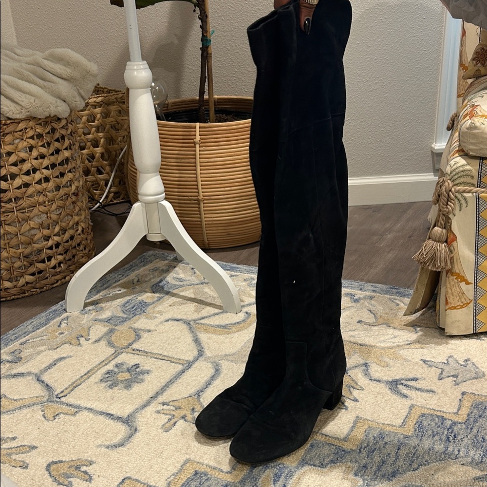 Elegant Black Over-the-Knee Boots